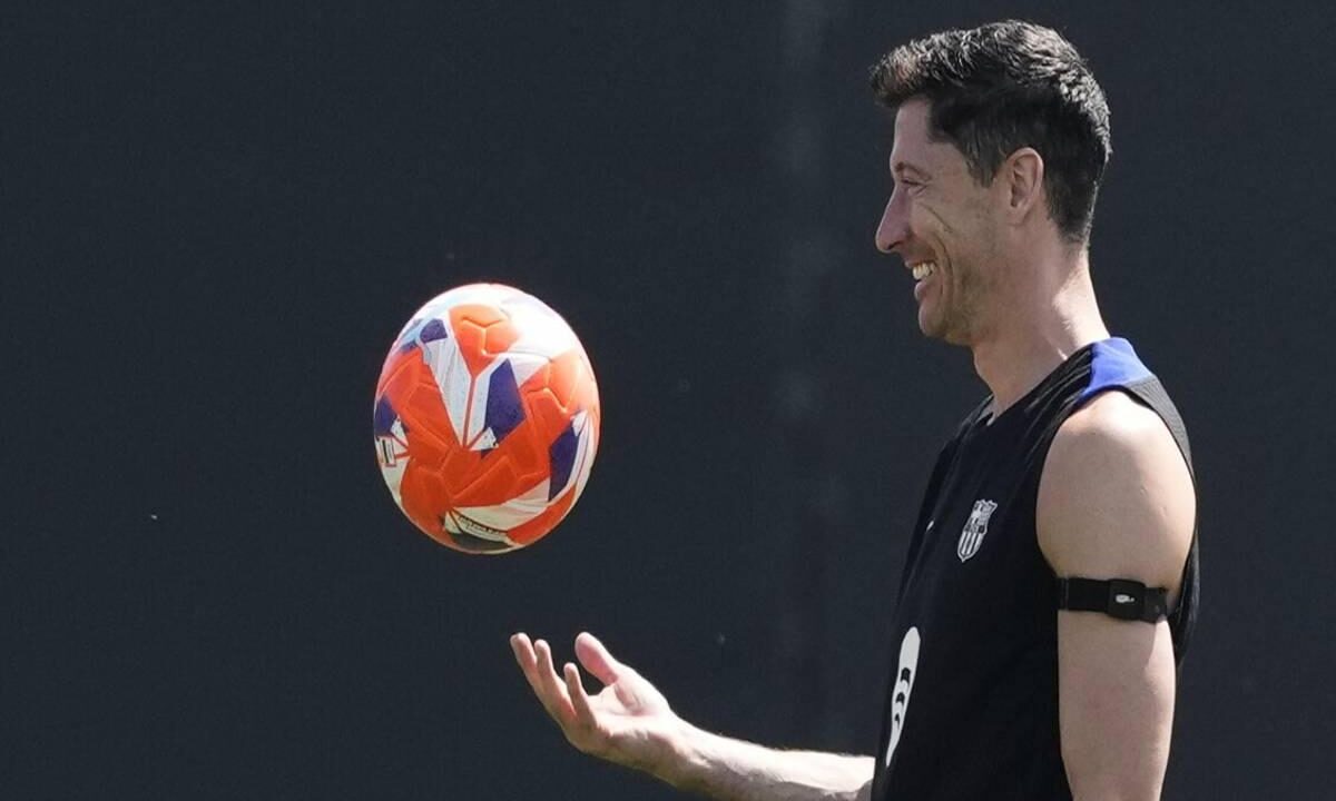 Lewandowski resiste alle sirene arabe e resta a Barcellona