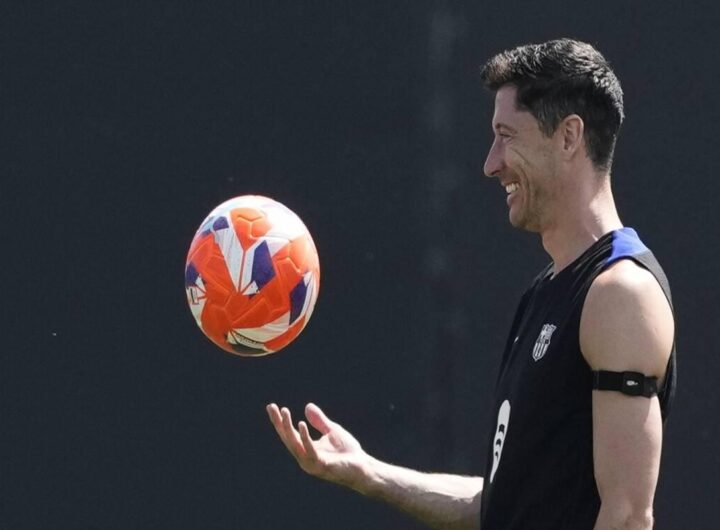Lewandowski resiste alle sirene arabe e resta a Barcellona