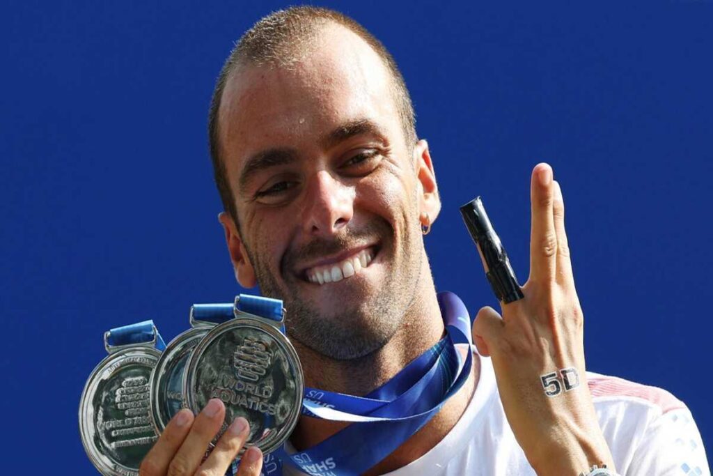 Paltrinieri in pausa: operazione al gomito e dito, cosa significa per il suo futuro nel nuoto