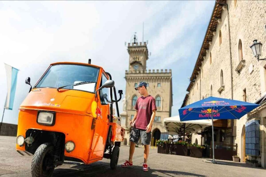 Red Bull Ape Rush: un'avventura ad alta velocità tra le bellezze delle Marche