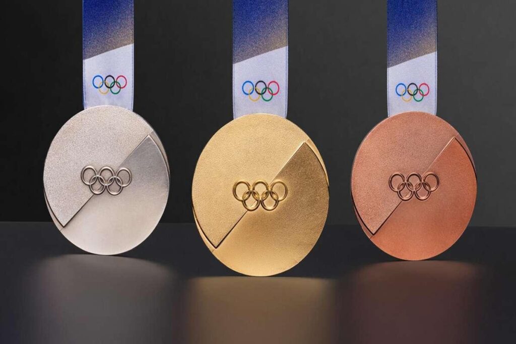 Scopri le medaglie di Milano-Cortina: oro, argento e bronzo in primo piano