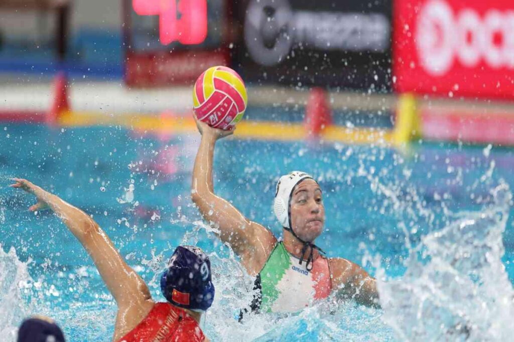 Setterosa avanza ai quarti dopo una thrilling vittoria 13-11 contro la Cina ai mondiali di pallanuoto