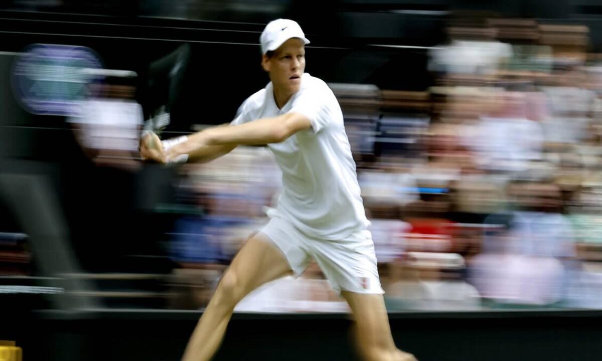 Sinner conquista il terzo turno di Wimbledon con una vittoria schiacciante su Vukic