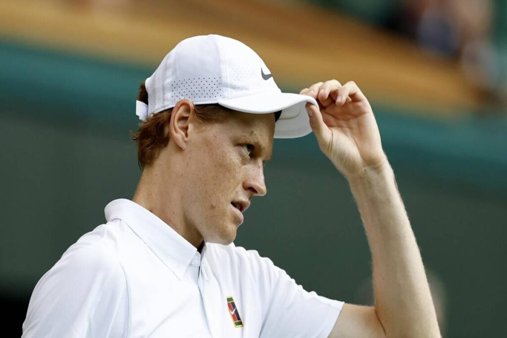Sinner domina Martinez nel primo set a Wimbledon: 3-0 in diretta