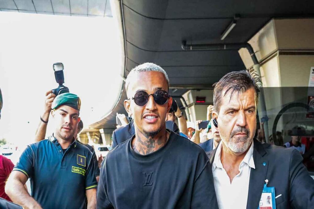 Wesley si presenta a Roma: il sogno di Europa League e Champions si fa realtà