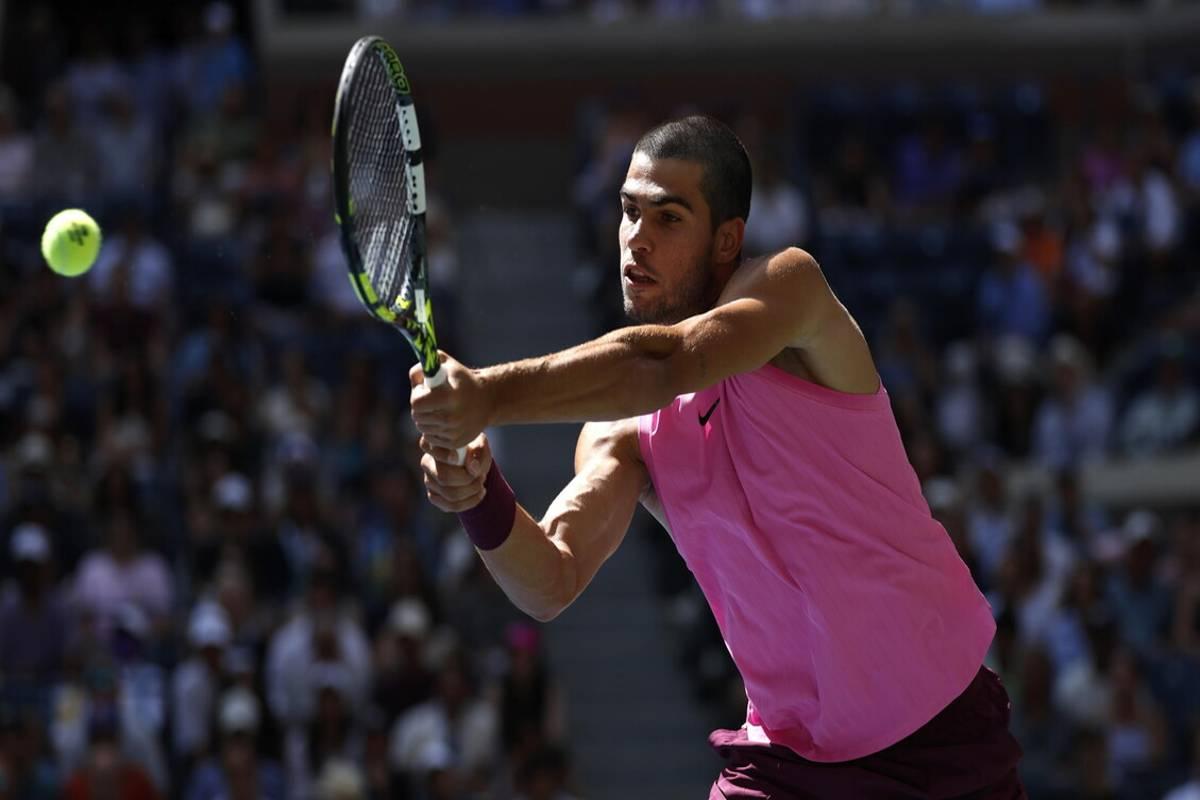 Alcaraz incanta agli Us Open con un colpo da maestro e conquista i quarti di finale