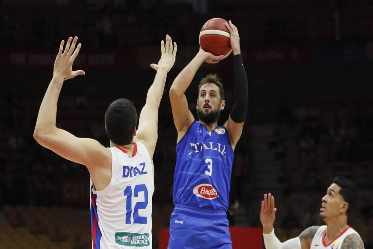 Belinelli celebra la sua carriera con foto e maglie indimenticabili