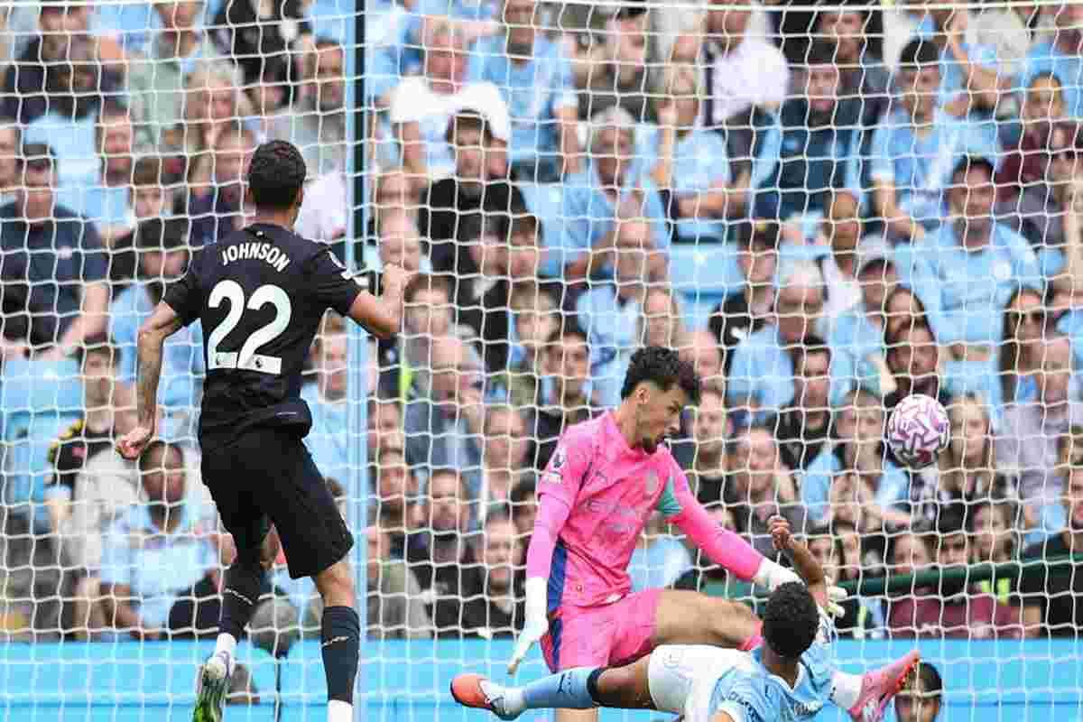 City subisce una sconfitta sorprendente contro il Tottenham: il nuovo portiere commette un errore decisivo