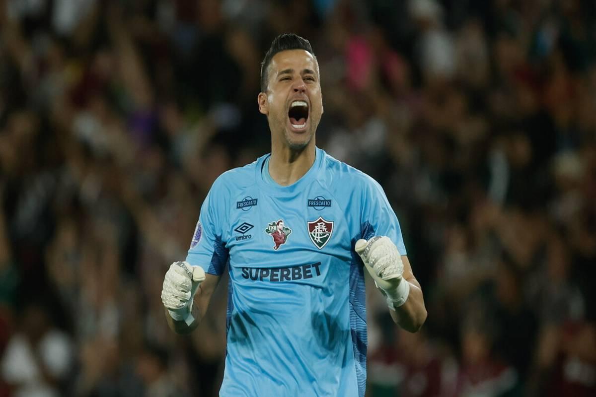 Fabio conquista il record di presenze e supera Shilton nel calcio mondiale