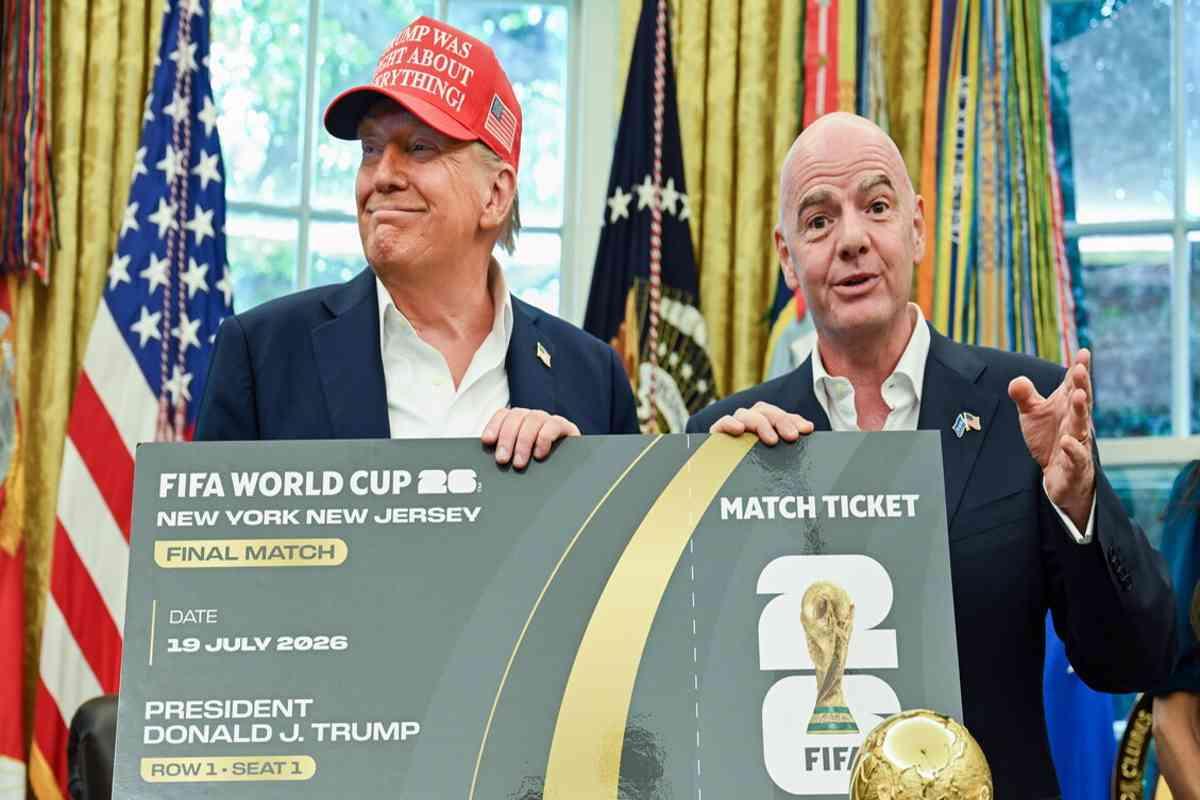 Infantino sorprende Trump con il primo biglietto per la finale dei Mondiali