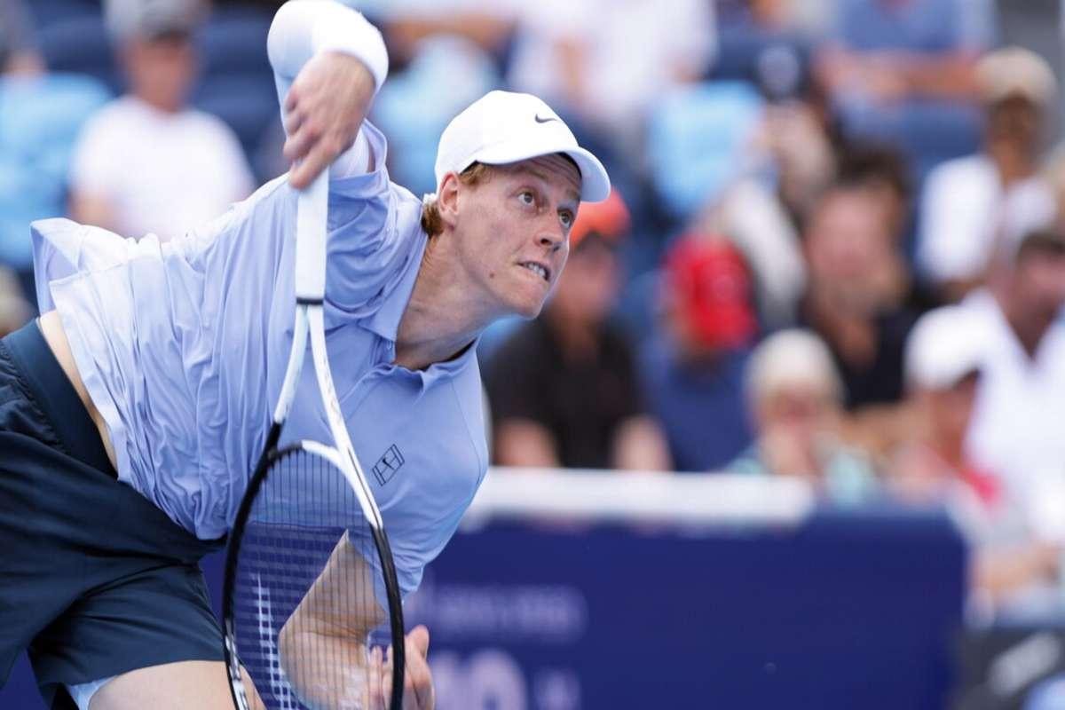 Jannik Sinner conquista la finale a Cincinnati con una prestazione straordinaria