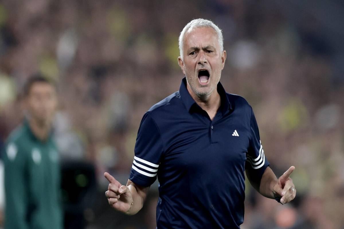 Mourinho pronto a tornare in panchina: sarà il nuovo allenatore del Nottingham Forest