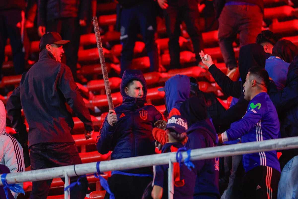 Ultras violenti bloccano la partita Indipendiente-Universidad Chile