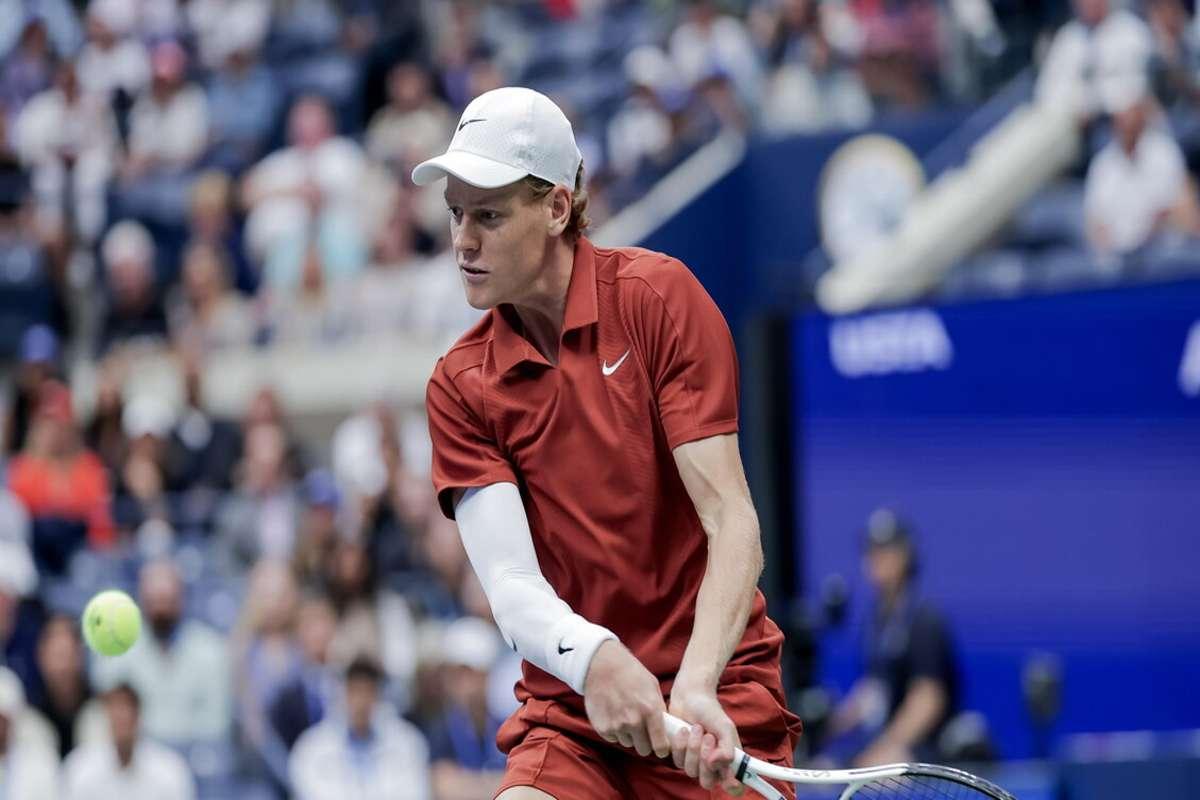 Alcaraz conquista la vetta del tennis battendo Sinner agli US Open