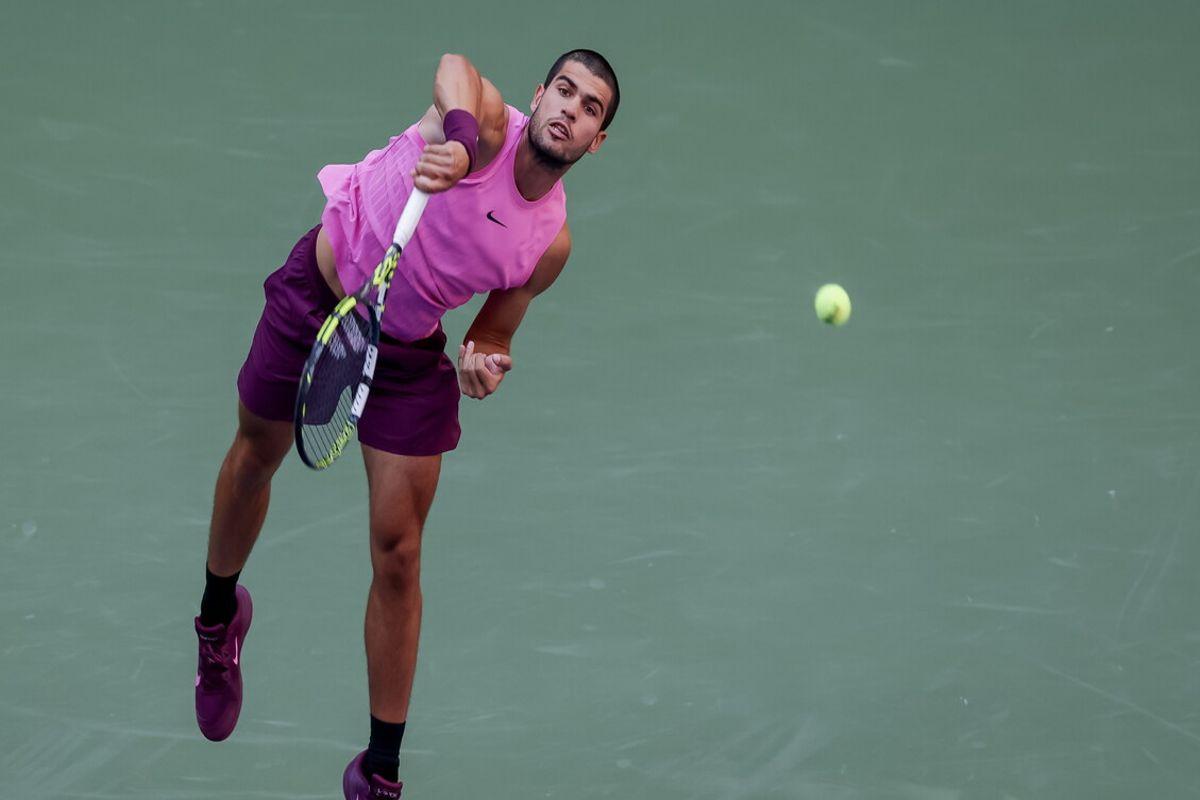 Alcaraz sorprende e conquista la finale dopo il ko di Djokovic agli Us Open