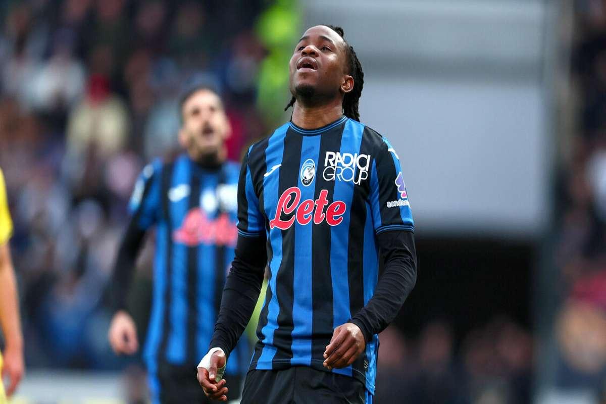 Atalanta: tifosi attaccano Lookman con uno striscione provocatorio
