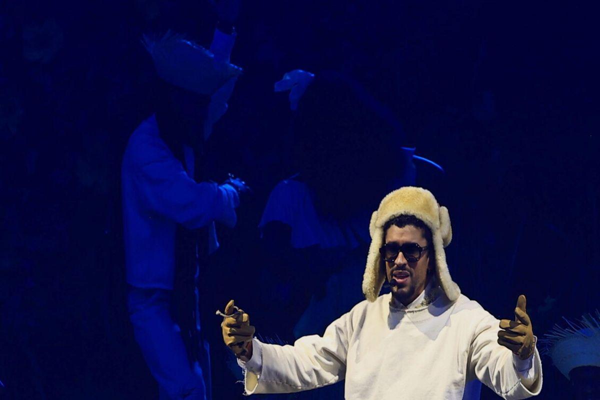 Bad Bunny incanta il Super Bowl con uno show indimenticabile
