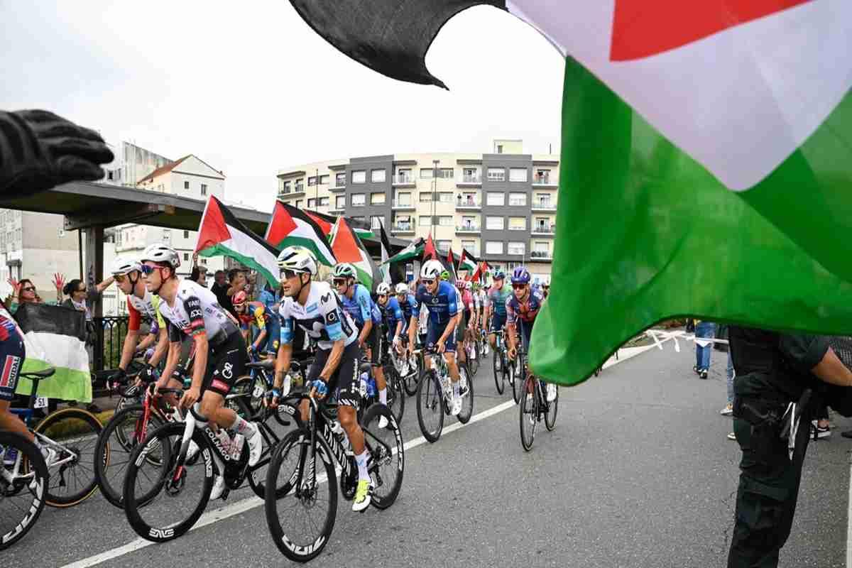 Bernal conquista la 16ª tappa della Vuelta, Vingegaard mantiene la maglia di leader