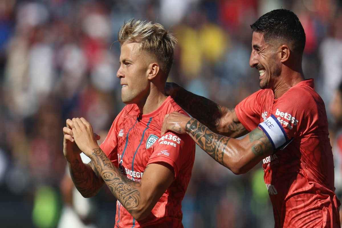Cagliari trionfa 4-1 sul Frosinone e vola agli ottavi contro il Napoli