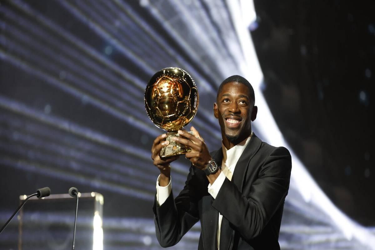 Dembelè trionfa con il Pallone d'Oro: l'emozionante abbraccio di Luis Enrique