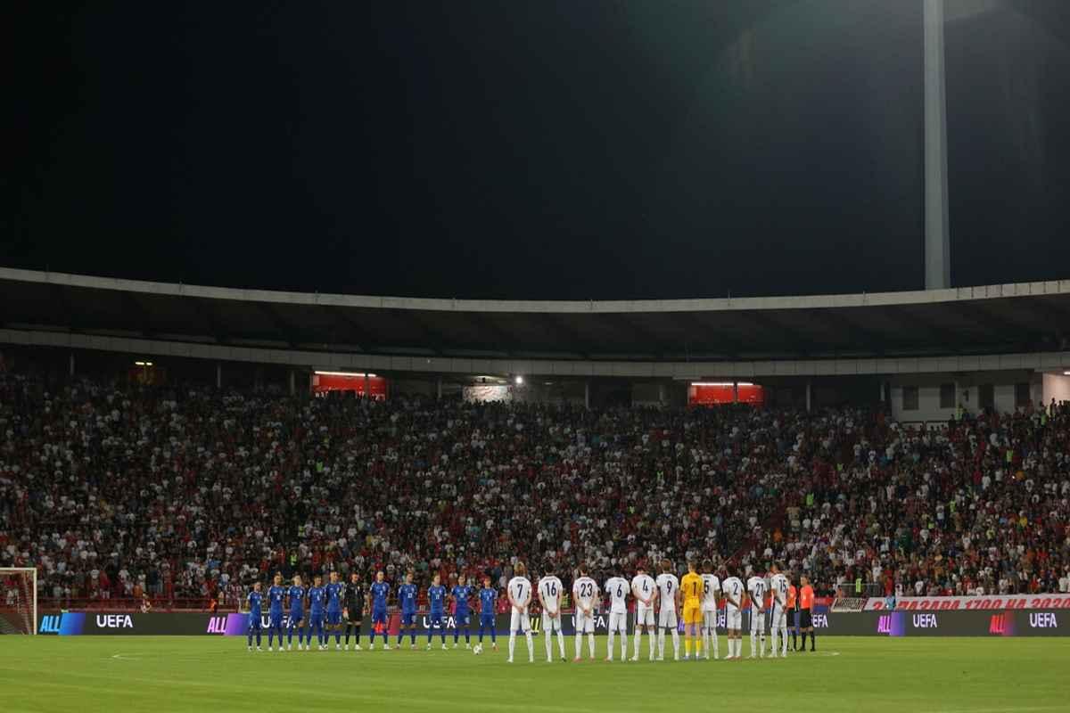 Fifa interviene: la Serbia colpita da sanzioni per le intemperanze dei tifosi