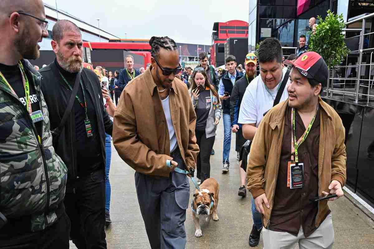 Hamilton salta il test al Mugello: l'ansia per la salute del suo cane lo ferma