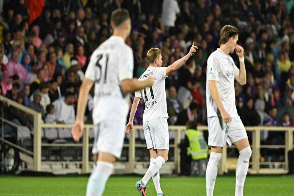 Il Napoli trionfa a Firenze e raggiunge la Juventus in vetta alla classifica