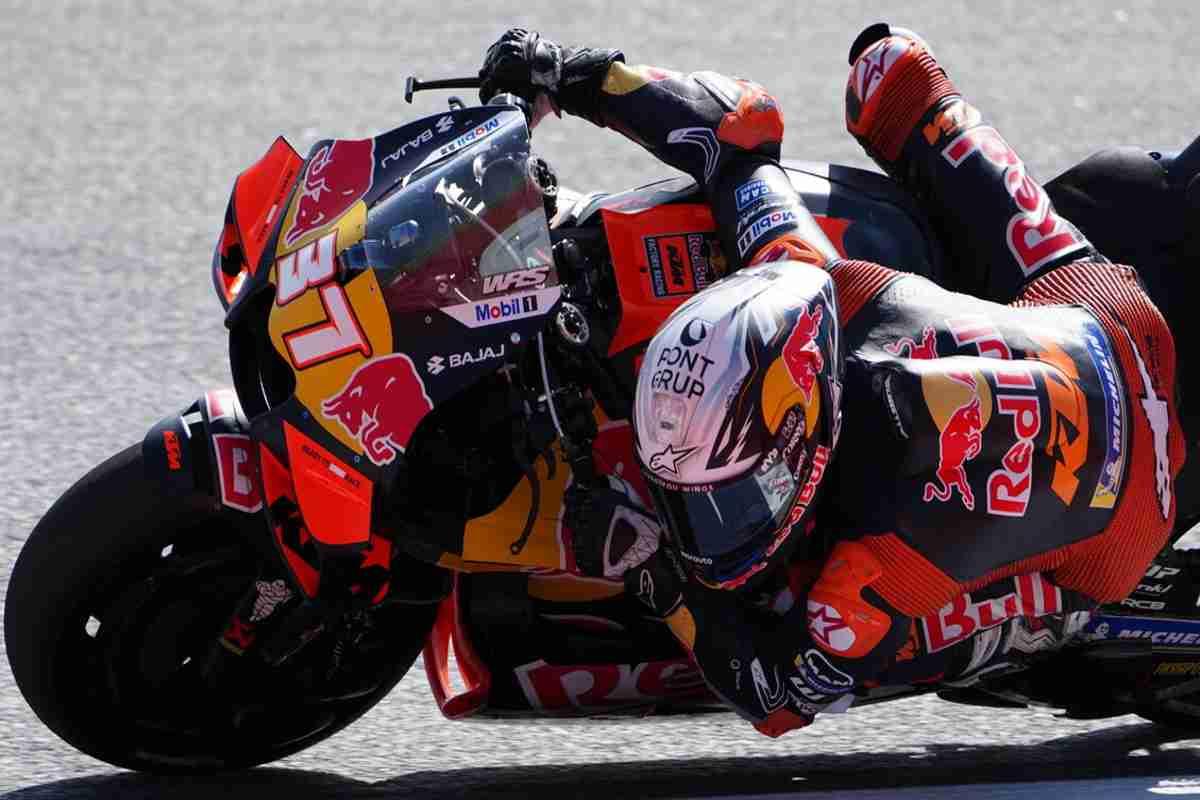 KTM inarrestabili a Montmelo, Bagnaia in difficoltà crescente