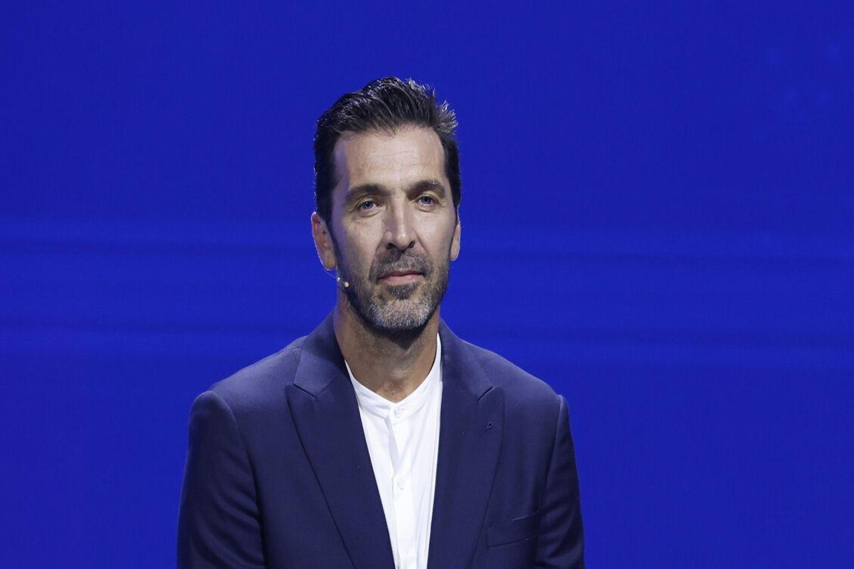 La nuova terza maglia della Juve: blu e dettagli bianchi che sorprendono