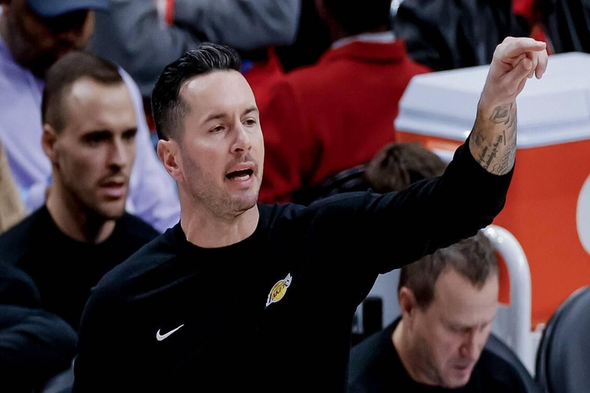 Lakers puntano su Redick: prolungato il contratto del coach per un futuro vincente