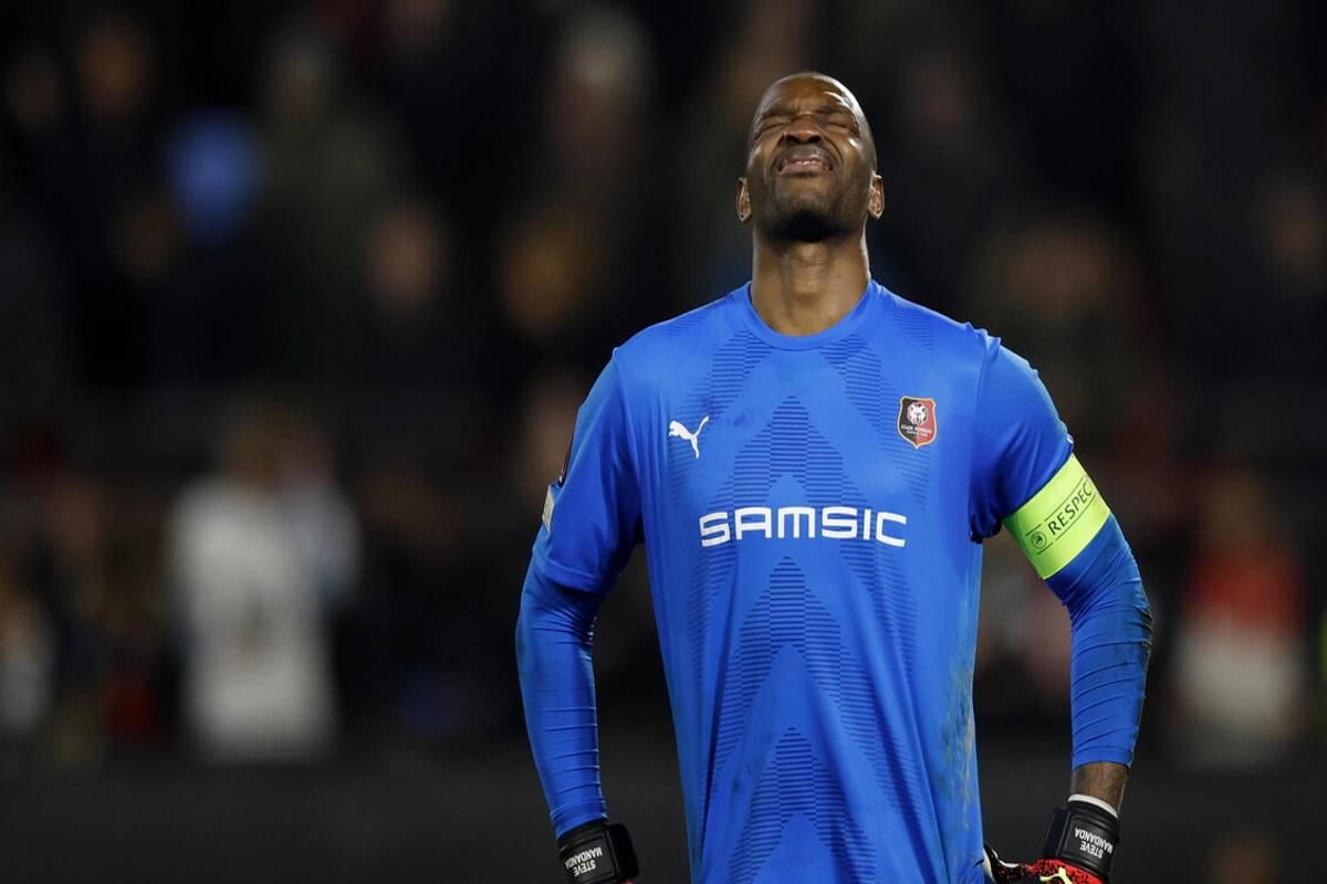 Mandanda dice addio al calcio: il portiere si ritira a 40 anni