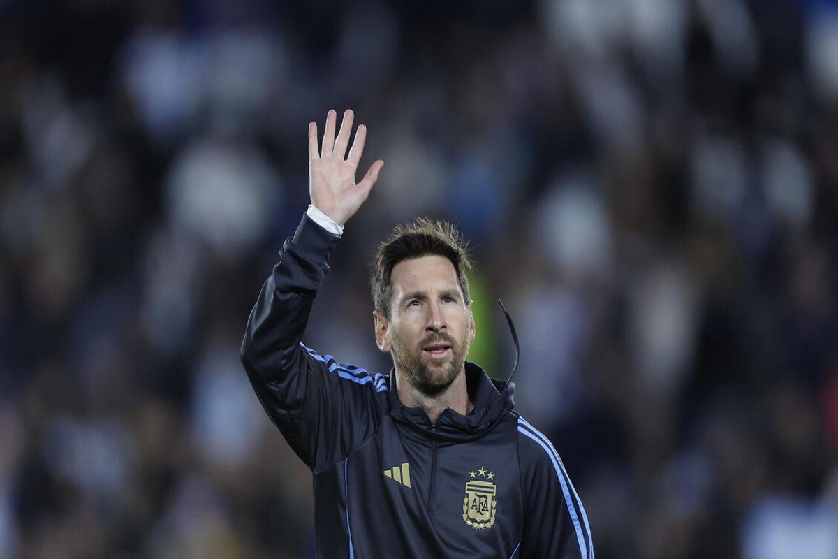 Messi incanta l'Argentina: doppietta e lacrime nell'addio al suo stadio