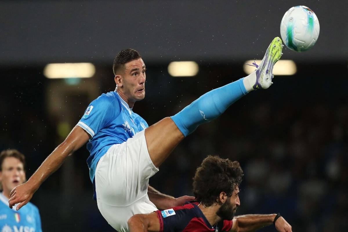 Napoli si prepara alla sfida con la Fiorentina: Conte a caccia di talenti tra Hojlund e Lucca