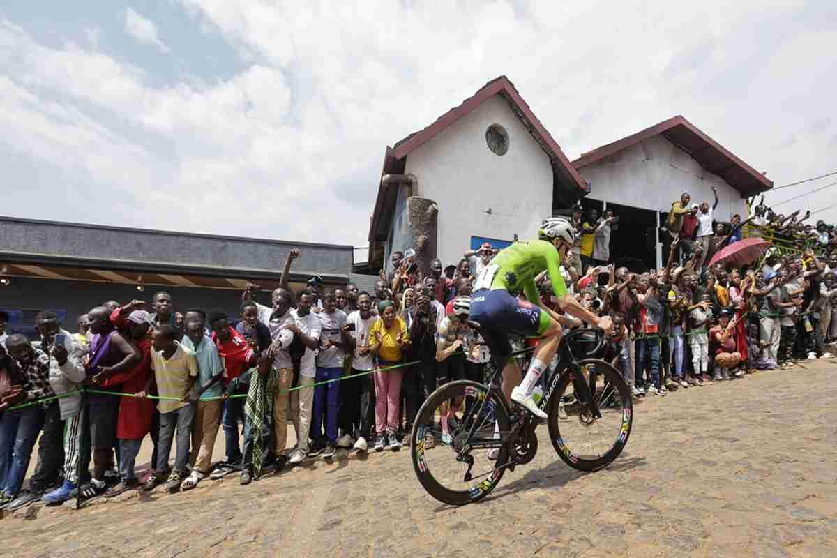 Pogacar conquista il titolo mondiale di ciclismo in Ruanda