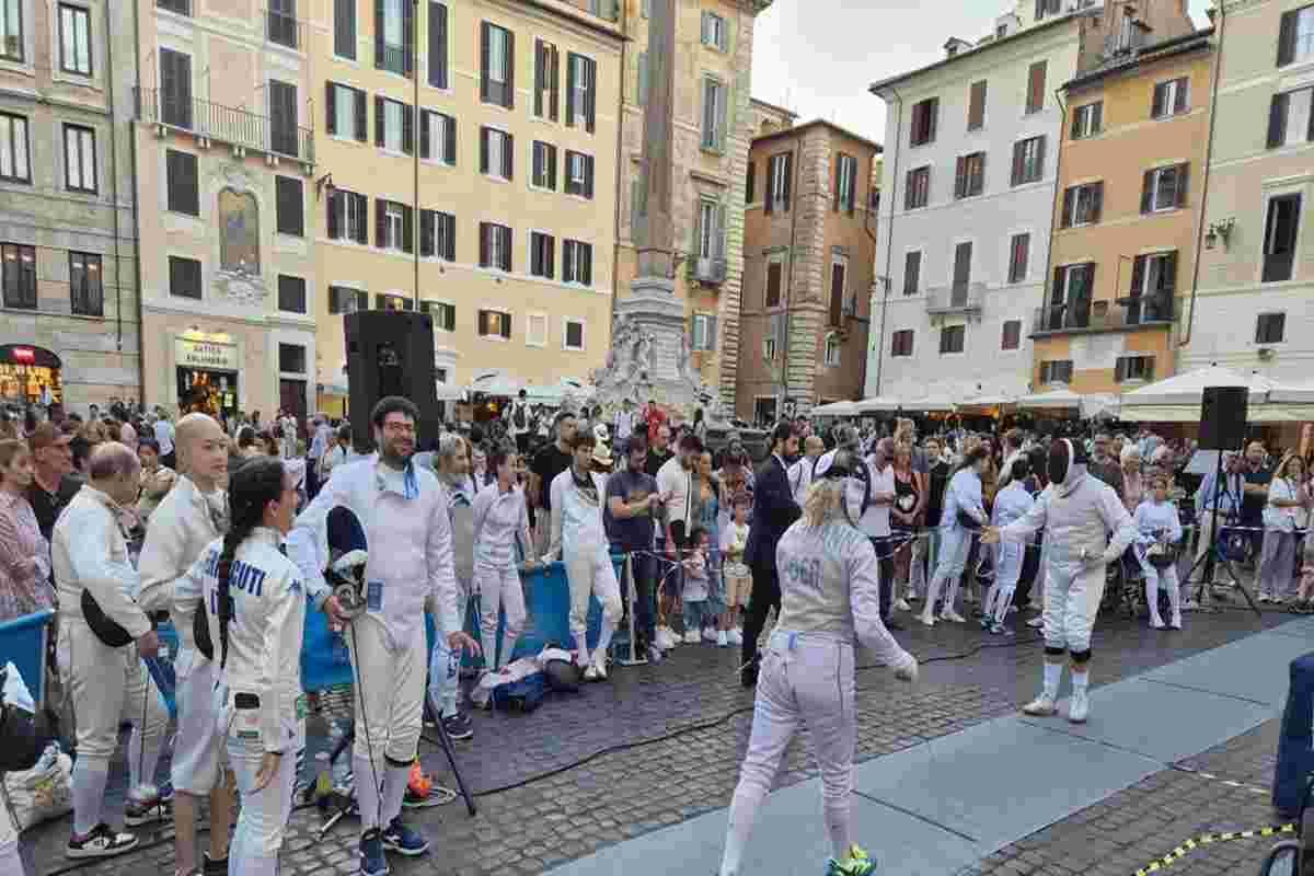 Scherma sotto il Pantheon: un'affascinante sfida a Fil di Spada
