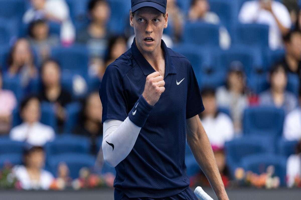 Sinner conquista la finale a Pechino dopo aver battuto De Minaur