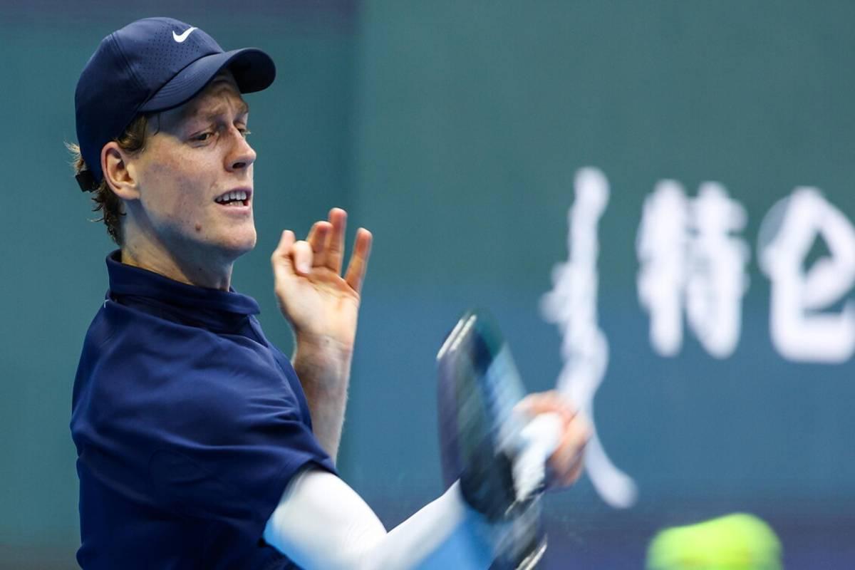 Sinner riflette su una giornata complicata ma positiva nel tennis