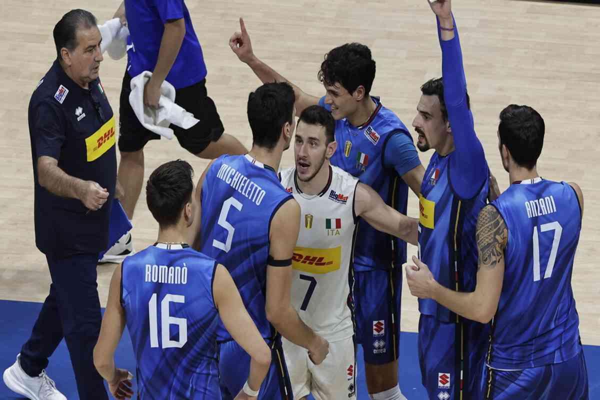 Trionfo azzurro: l'accoglienza calorosa degli italiani per la pallavolo a Fiumicino