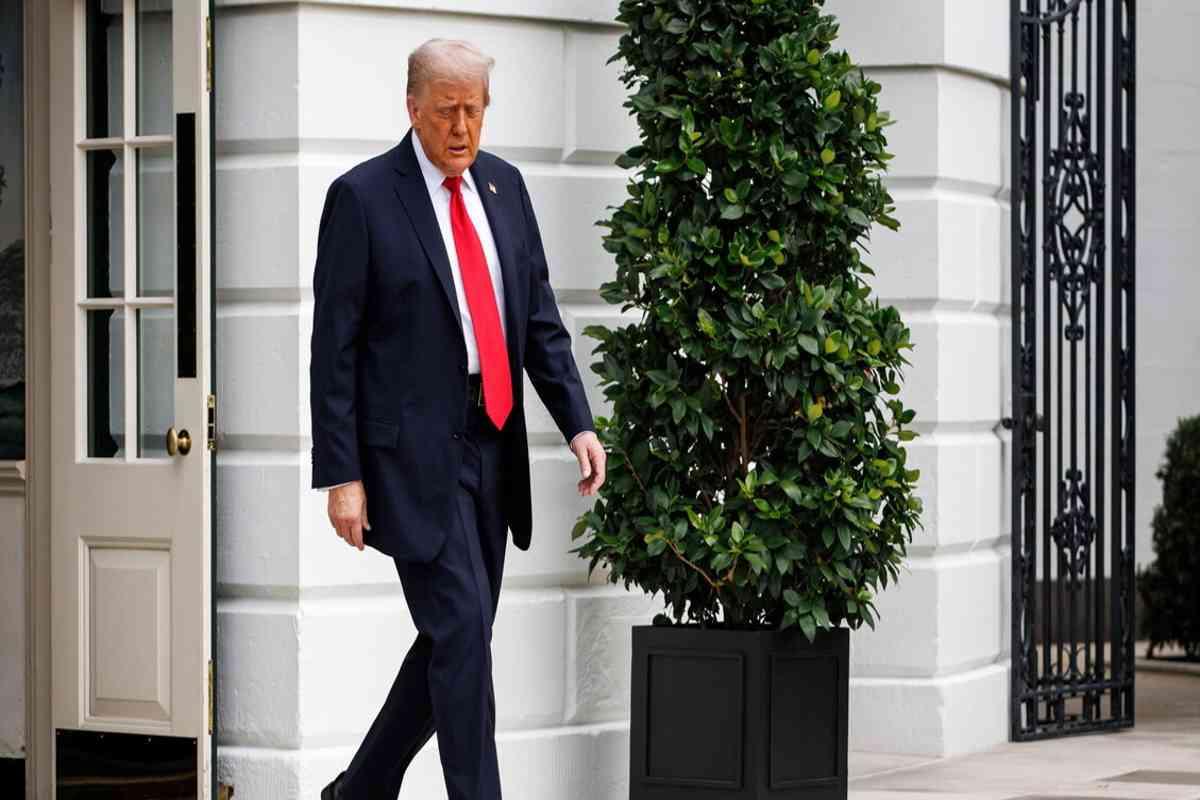 Trump fa il suo ingresso trionfale allo stadio per la finale degli Us Open