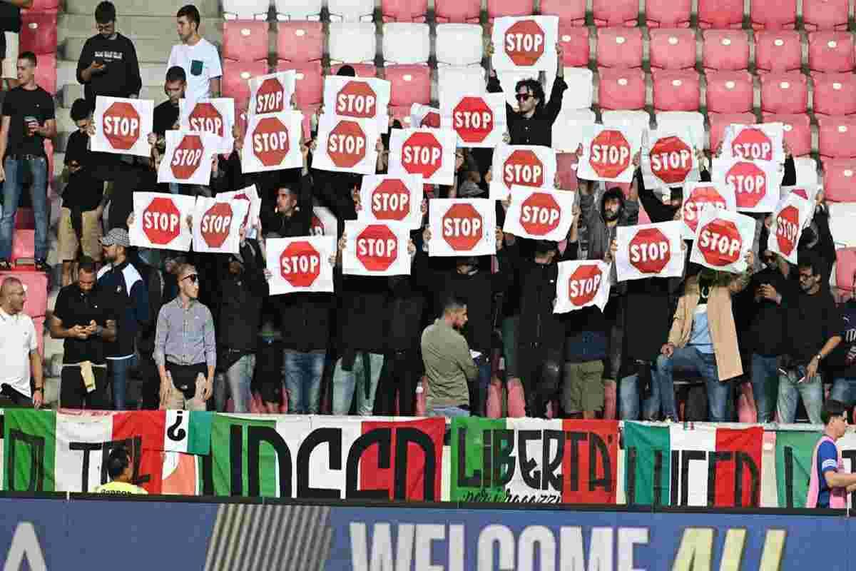 Ultras italiani rifiutano la bandiera di Israele durante l'inno: un gesto che fa discutere