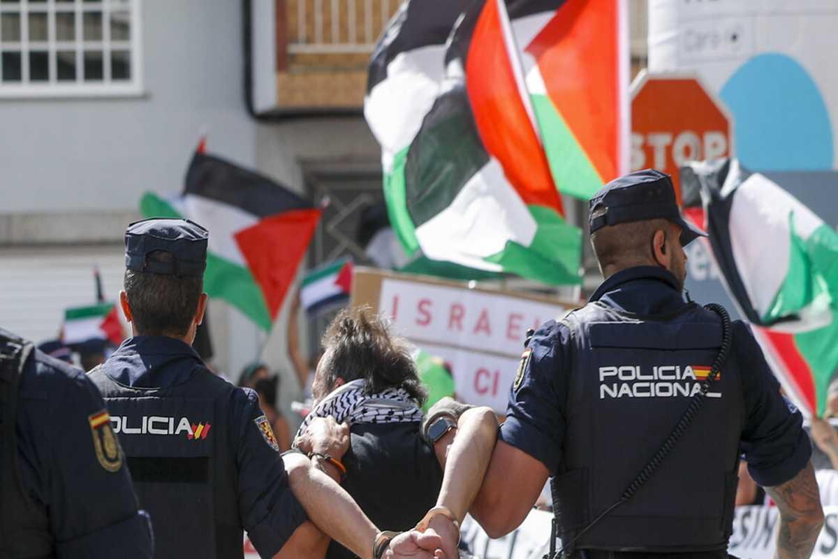 Vuelta: manifestante pro Pal provoca incidente e finisce in arresto