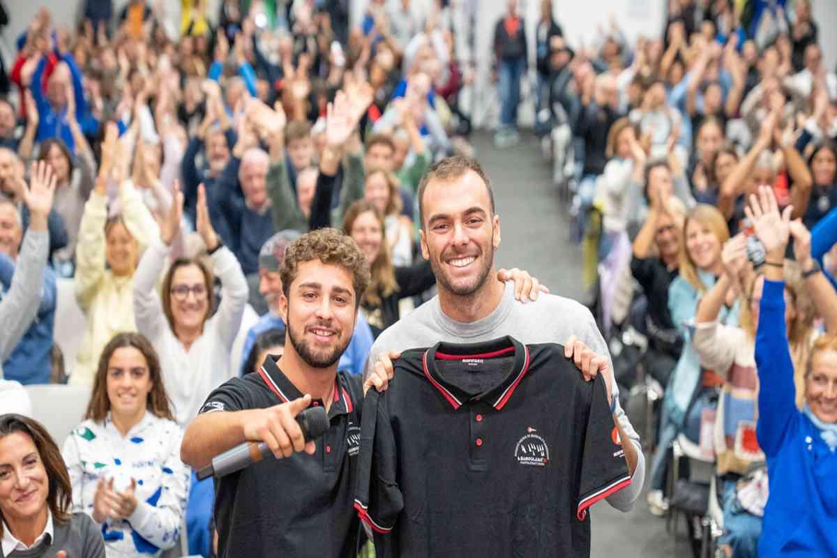 Barcolana57: tra pioggia e bora, Paltrinieri sorprende i fan in sala