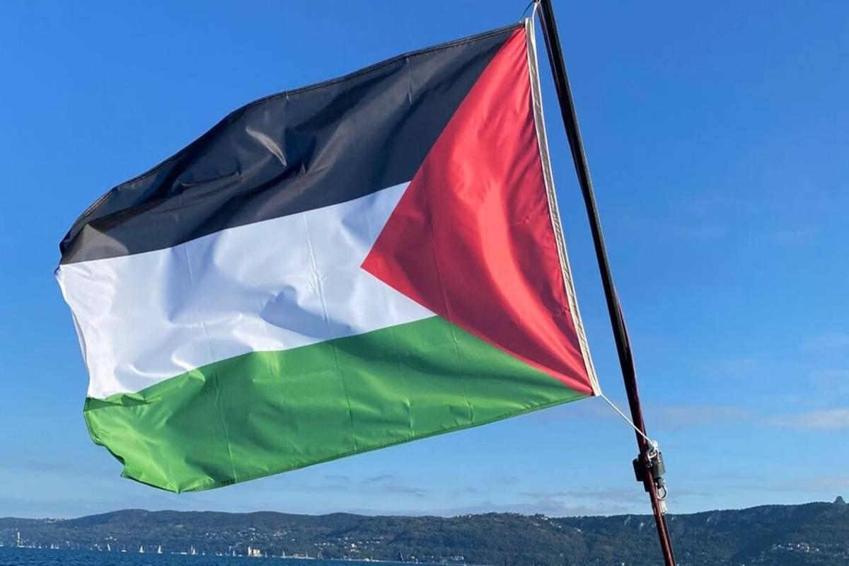 Barcolana57: una barca con la bandiera della Palestina fa discutere