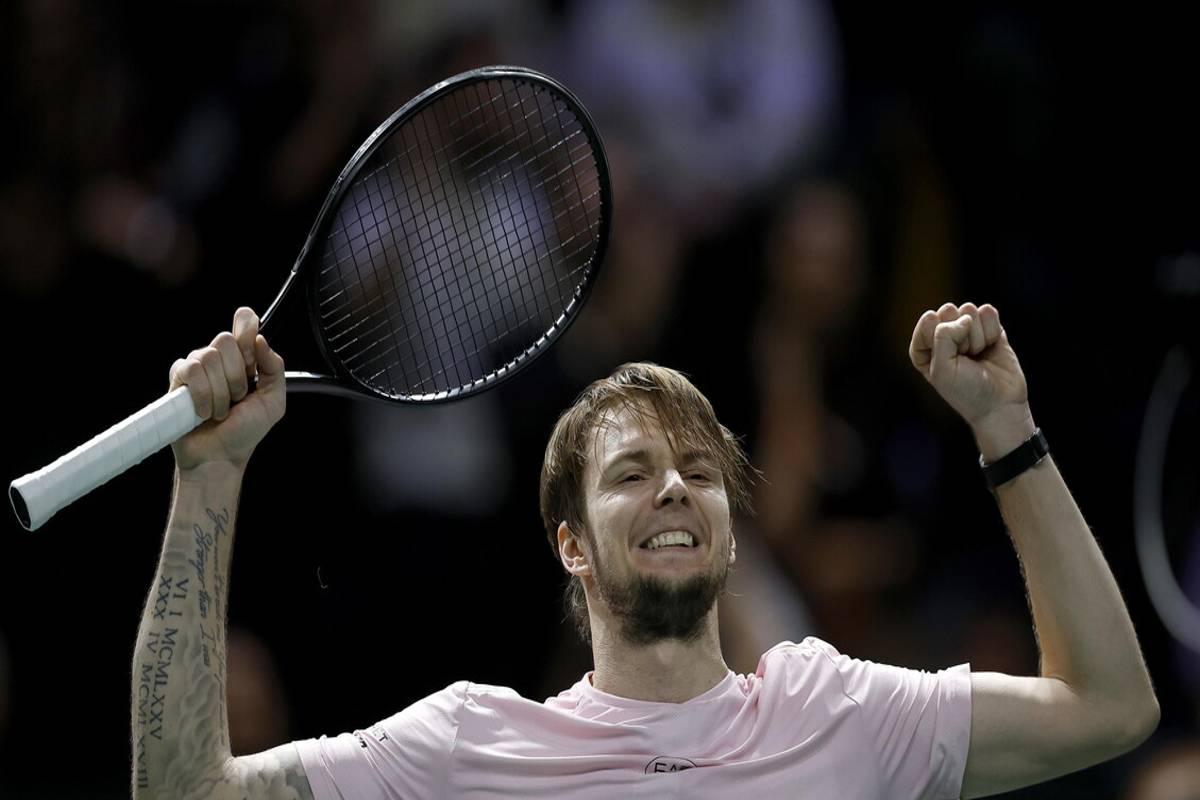 Bublik sorprende de Minaur e conquista la semifinale a Parigi