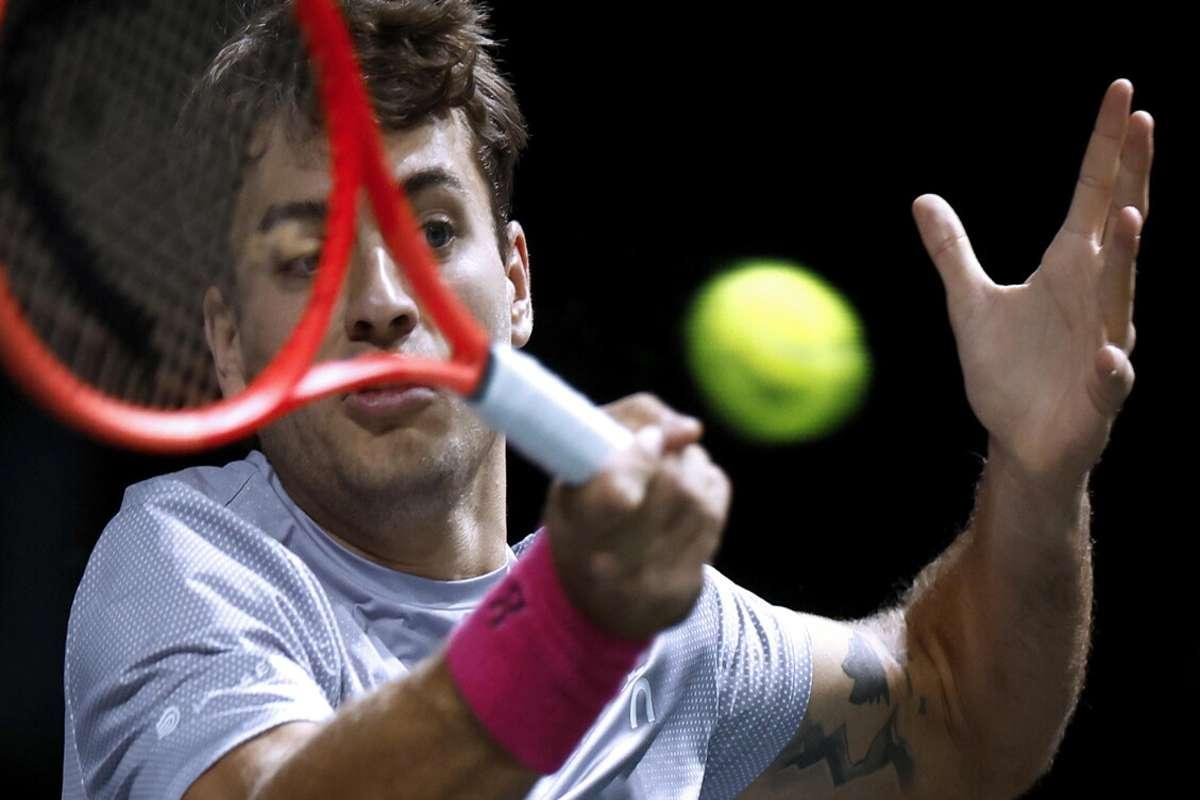 Cobolli brilla al Masters di Parigi, Darderi costretto a lasciare il torneo