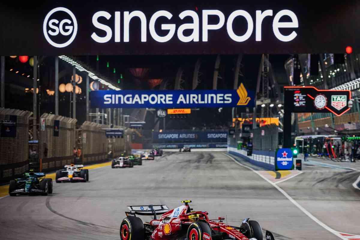 Hamilton penalizzato al Gp di Singapore: dalla pole all'ottavo posto in un colpo solo
