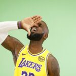 LeBron costretto a fermarsi: la sciatica lo tiene lontano dall'inizio della stagione NBA