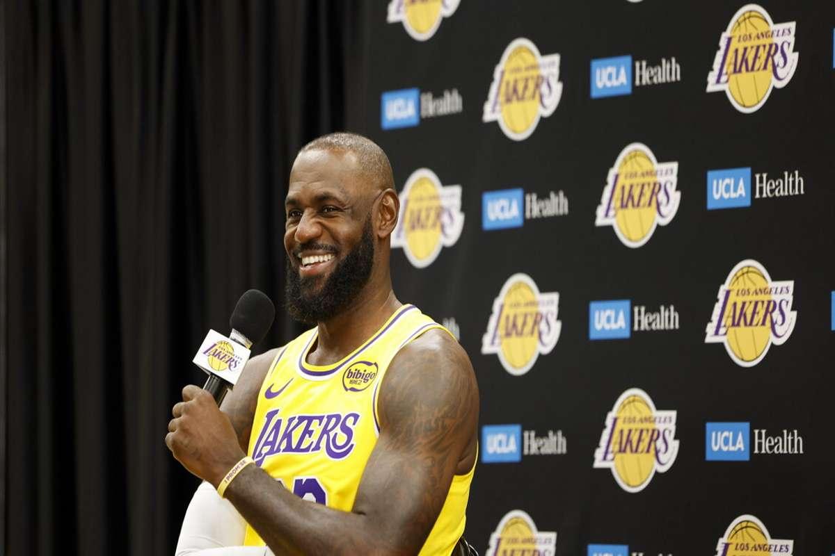 LeBron svela la sua 'decisione suprema', ma è solo una campagna pubblicitaria