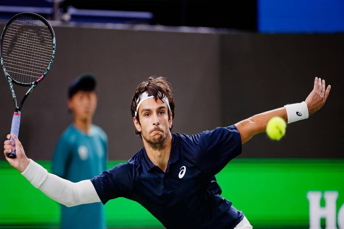 Musetti fuori dai giochi a Shanghai, Auger-Aliassime trionfa in due set