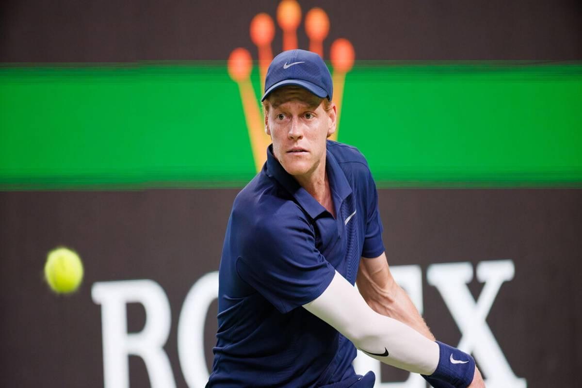 Sinner conquista gli ottavi a Parigi: vittoria su Bergs in grande stile